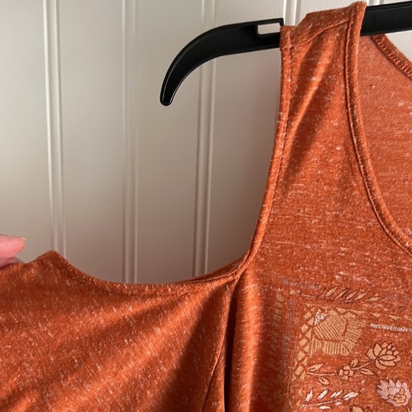 WOMENS OPEN SHOULDER TOP - Picture 4 of 5